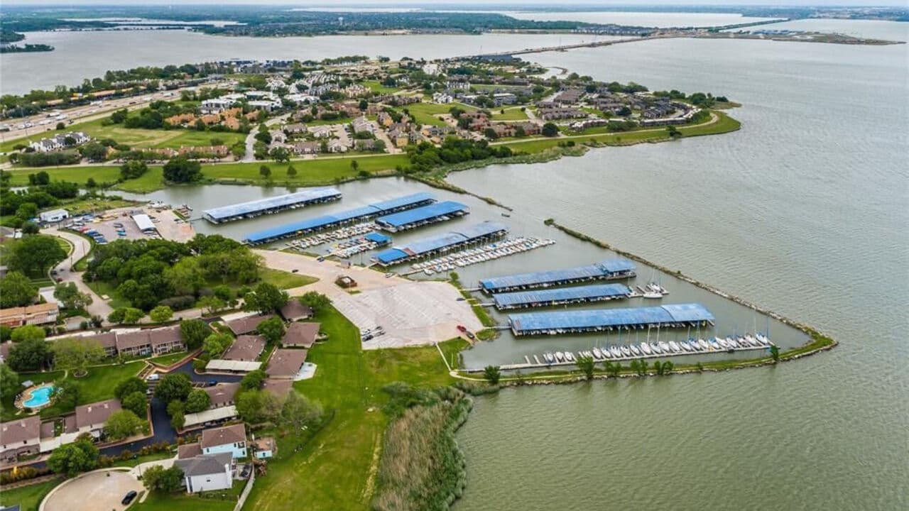Aerial photograph of Bay Island beside Lake Ray Hubbard